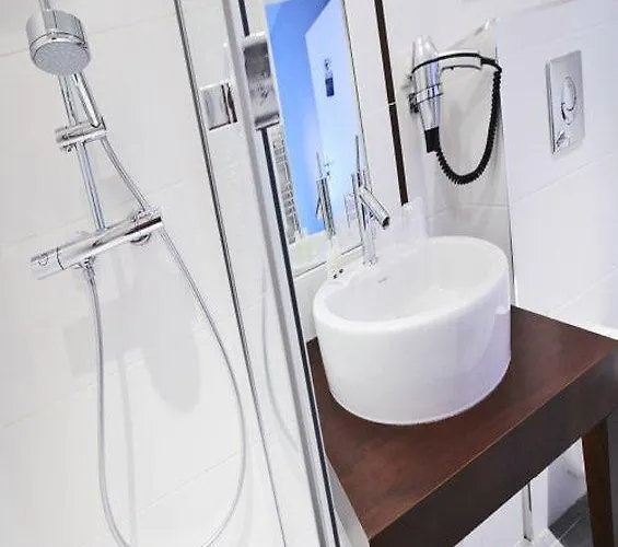 Western Centre Gare Hotell 4*